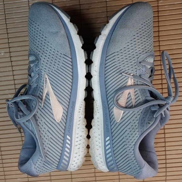 Brooks Adrenaline GTS 20 Gray Running Shoes Womens Size 11. 303pm - Picture 6 of 10